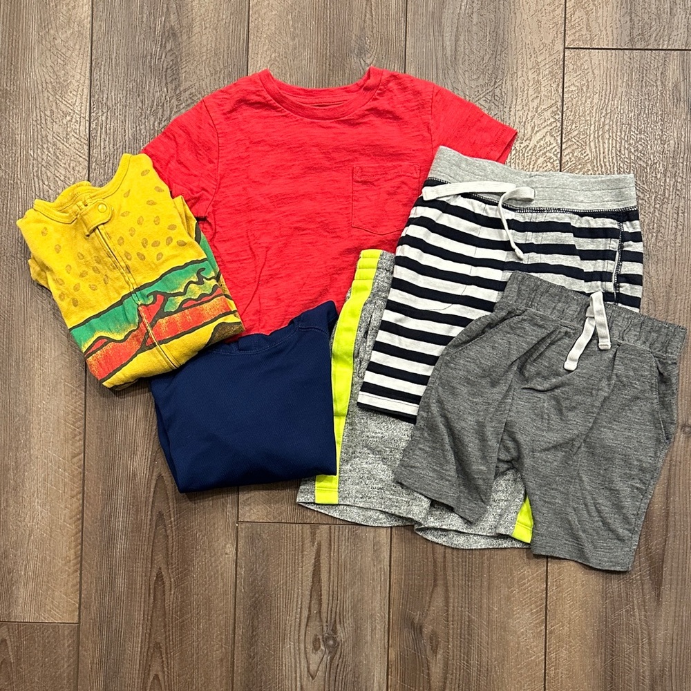 Boys 2T Bundle / Baby Gap / T-Shirt / Shorts / Footed Pajamas / hooded spf top